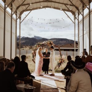 Lauren Lee Smith Instagram - 🤍 hitched! 

@doktadil 🤍
@kristinecofskyphotography 🤍
@pinyonpinefloraldesign 🤍
@deserthoneyartistry 🤍
@yourbohobloom 🤍
@loveshackfancy 🤍