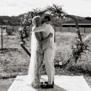 Lauren Lee Smith Instagram - 🤍 hitched! 

@doktadil 🤍
@kristinecofskyphotography 🤍
@pinyonpinefloraldesign 🤍
@deserthoneyartistry 🤍
@yourbohobloom 🤍
@loveshackfancy 🤍