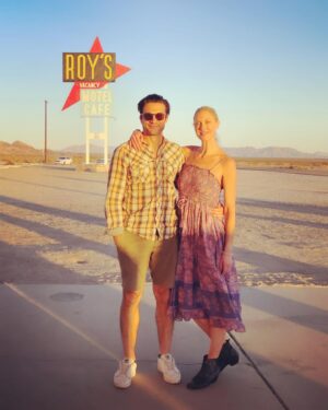Lauren Lee Smith Instagram - Yucca valley with @doktadil 🌵❤️

@starbelovedtempleranch 🧚🏻‍♂️🙏🏻