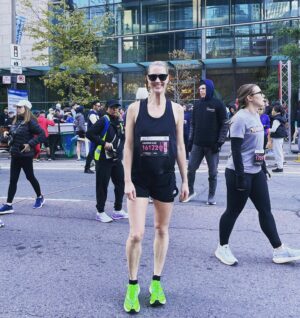 Lauren Lee Smith Instagram - Running has become a pretty important part of my life, it’s been there for about 19 years now 
But it’s taken on a whole new meaning since my mom passed 🤍
This was the first time I truly felt physically, mentally and emotionally ready to run a race and turns out when you follow a plan step by step it pays off!
I unknowingly finished 11 mins faster than I had set my goal to be 💪🏻🤸🏼‍♀️
And to have my sis be here working at @towaterfront42k and cheering me on 
Was so so special 🤍

Also also running a half is SO SO much more fun 🤪

 @thefansmith if these old filters are any indication we are 🔥 when we “ get old “ 😂