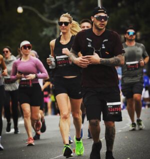 Lauren Lee Smith Instagram - Running has become a pretty important part of my life, it’s been there for about 19 years now 
But it’s taken on a whole new meaning since my mom passed 🤍
This was the first time I truly felt physically, mentally and emotionally ready to run a race and turns out when you follow a plan step by step it pays off!
I unknowingly finished 11 mins faster than I had set my goal to be 💪🏻🤸🏼‍♀️
And to have my sis be here working at @towaterfront42k and cheering me on 
Was so so special 🤍

Also also running a half is SO SO much more fun 🤪

 @thefansmith if these old filters are any indication we are 🔥 when we “ get old “ 😂