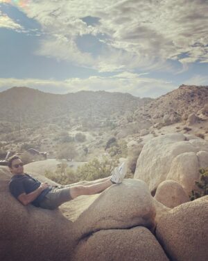 Lauren Lee Smith Instagram - Yucca valley with @doktadil 🌵❤️

@starbelovedtempleranch 🧚🏻‍♂️🙏🏻