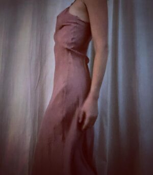 Lauren Lee Smith Instagram - 〰️〰️〰️

#wrinkles 

Anyone remember what movie this dress was from❔