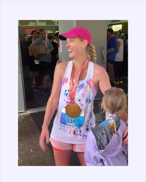 Lauren Lee Smith Instagram - Last year was for my mom who although wasn’t physically there.. I felt her the whole way saying “ why the fu?k are you doing this !!! “ 😂
This year was for my daughter…who over the course of her 7 years has had much of the same opinion “ mommy ughhhh why do you have to going running so much ?! “
This year I think she started to understand what running is for me and why it’s an important part of my life 
She was SO excited about the idea of waiting for me at the finish line, that despite a stomach bug and a bad knee I knew I had to at least give it a shot 😅

At the halfway point I gave in to the fact that I was not going to meet my original goal.. or my secondary goal..so I turned off my devices and notifications and stopped calculating my time and decided to lean in to alllll the sensations…mostly very uncomfortable ones! 
I ended up smiling through the last quarter knowing however long it took she would be waiting at the finish line and that’s all that mattered 🤍

Next year will be for me!
I’ll get that PB 💪🏻

@torontomarathon
