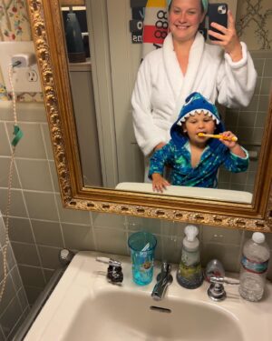 Lauren Pritchard-Cobb Instagram - Some life. 🪄✨🧊