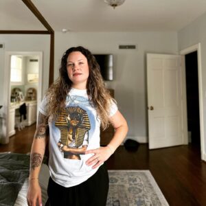 Lauren Pritchard-Cobb Instagram - Ppl ask me all the time where Xander’s curls come from and I always say “me” but ppl don’t necessarily believe it cause most of the time my hair is straight which is a result of mom life having to shower and get my shit together real fast!! Well it’s gloomy as fuck outside today and as a pick me up I decided to bust out every curly girls bff -the diffuser- and let my natural hair do its thing! So here’s the evidence!! The curl dna is real! 😝👩🏻‍🦱💁🏻‍♀️ #ishoulddothismoreoften