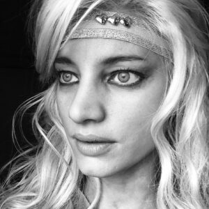 Laurence Leboeuf Instagram - Turbo Kid world