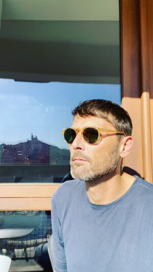 Laurent Kerusoré Instagram - Excellente semaine à vous les cœurs. #lundi #happyweek #heureuxquoiquilarrive #pblv #ilovemarseille #marseille #soleil #instasun #videodujour