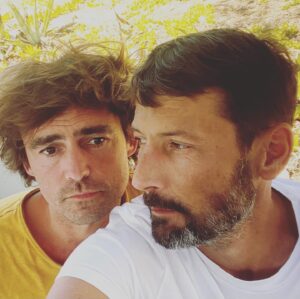 Laurent Kerusoré Instagram - J’ai retrouvé mon ex mari échoué sur le cap canaille #cassis #capcanaille #capcanaillecassis #pblv #nicolasbarrel #nosretrouvailles #loveforever #vacances @otcassis  @la.plage.bleue.cassis