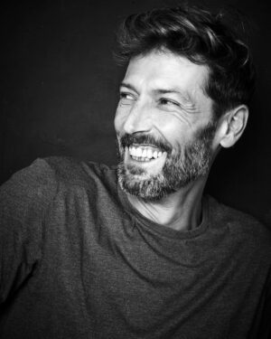 Laurent Kerusoré Instagram - Bon week-end amours! @nieszawer_celine #photo #weekend #samedi #picoftheday #blackandwhite #noiretblanc