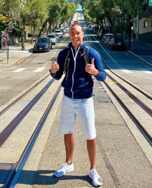 Laurent Maistret Instagram - Bye Bye San Francisco 🌁 

Voilà fin du Voyage pour la Californie ☀️

En 3 mots: Multiculturel, Tolérante et vibrant. C’était super 👌🏽

Un grand merci à @visitcalifornia @onlyinsf et toutes les personnes que j’ai pu rencontrer durant le séjour 🙏🏾

#california #sanfrancisco #collaboration #voyage #travel #goldenbridge