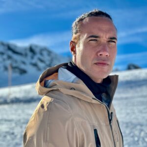 Laurent Maistret Instagram - Vous êtes plutôt montagne ou plage? 🏔️ ou 🏝️

Le mois dernier j'ai eu la chance d'aller faire du ski à Val d'Isère et de me baigner en Casamance au Sénégal et entre les deux mon cœur balance.

Un grand merci à Ski Lodge de m'avoir si bien accueilli et aux locaux de Cap Skiring pour leur gentillesse. 🙏🏾❤️

#ski #montagne #senegal @villagemontana #partenariatnonrémunéré