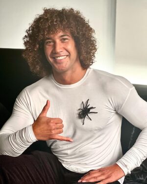 Laurent Maistret Instagram - Merci 2022 ❤️
Je vous souhaite une excellente année 2023 🫶🏽
La Santé, le sourire et que des choses positives !!
Merci encore à vous qui me suivez dans toutes mes folies, mon délire, mon univers. Merci pour ces messages que je reçois et votre soutiens 🙏🏾