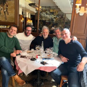 Laurent Mariotte Instagram - Les amis à table ! @manuofficiel @raphmezrahi @ericlavaine @thierrycolby  #dejeuner #bonmoment