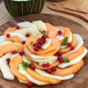 Laurent Mariotte Instagram - Frais, parfumé, désaltérant, c’est le moment d’avoir le melon! Du gaspacho aux esquimaux en passant par un carpaccio, je vous ai mis plein de recettes sur mon site 😉
WWW.LAURENTMARIOTTE.COM #melon #frais #été #cuisine #gaspacho #glace
