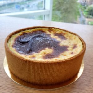 Laurent Mariotte Instagram - On en fait tout un FLAN ce matin sur @europe1 de 11h à 12h30😉 Vous saurez tout sur ce délice pâtissier et @arnaud.ducret nous rejoint autour d’une volaille rôtie comme jamais par @rosette.restaurant. @juchamalo @soniaezgulian @olivierpoels #latabledesbonsvivants