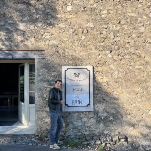 Laurent Mariotte Instagram - J’en rêvais depuis longtemps. C’est parti pour un stage auprès du maître du pain @roland_feuillas. Je vous raconte bientôt! #pain #painaulevain #painvivant
@lesmaitresdemonmoulin