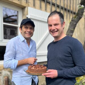 Laurent Mariotte Instagram - Le meilleur pâtissier c’est lui ! Bravo @thomas222simon ! Joyeuses Pâques!
#chocolatbergamote #pâtissieramateur #patissier @jevoislavieenvosges @lmp_m6