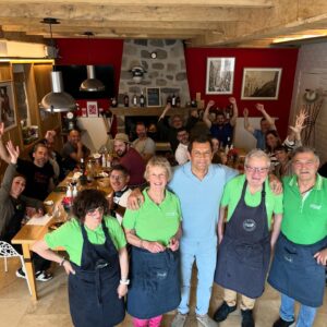 Laurent Mariotte Instagram - En tournage depuis 12 jours dans le beau Cantal nous avons eu la chance de goûter chaque jour à la cuisine de @chezmimibistrot à Raulhac. Christian Gaudel, l’ancien chef de l’auberge du Barez à Mur de Barez a repris cette institution villageoise avec sa femme Marie. Au menu une cuisine de cœur et l’accueil à la hauteur. 
Ce midi: œuf poché sauce calissanne, lapin farci aux herbes et Paris Brest.
Merci les amis pour votre accueil! 🙏
@cantalauvergne  #cantal  #vraibistrot #bellecuisine #cuisine #gastronomie 
#petitsplatsenequilibre @tf1 @tf1factory