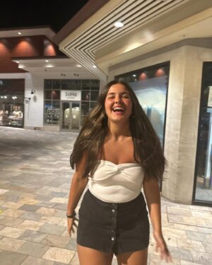 Laurie Fortier Instagram - Happiest of birthday’s to my Christmas Eve baby, my beautiful girl, Katie Kat.
🌲❤️🎂
17yrs old today. 
I love being your momma😘 (except when you leave your wet towels on your bedroom floor lol)
Love you girl 
Keep on killin it.
.
.
.
#17 #happybirthday #birthdaygirl #mothersanddaughters #love #bestdaughterever