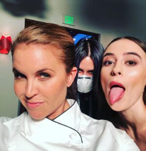 Laurie Fortier Instagram - Cheffin around👩🏻‍🍳😆🎭
(Photobomb curtesy of @brittanyyynicole)
.
.
.
@tumorrrow 
#setlife #covid_19 #onset #actor #actorslife #actress #playpretend #love #tv #film #onlyonelife