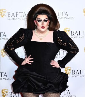 Lawrence Chaney Instagram - LANA DEL GAY! 🌈 A great night was had hosting backstage at @baftascotland 🏴󠁧󠁢󠁳󠁣󠁴󠁿

Afterwards though, I couldn’t sit in this dress so I had to change into a hotel robe that didn’t fit me 😂

Hair by @benjaminpaulhair 
Jewellery @viviennewestwood 
Dress by @mrmakonam

Photos by Euan Cherry and Carlo Paloni