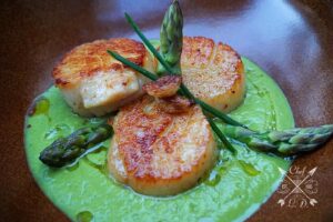 Lawrence Duran Instagram - Seared scallops w/asparagus & broccoli purée ⁣
⁣
⁣
⁣
⁣
⁣
⁣
⁣
#FunWithFood #Seafood #LoveMeSomeScallops #FitFoodie #ChefLife #PrivateChef #WahlbergChef #Family #Blessed