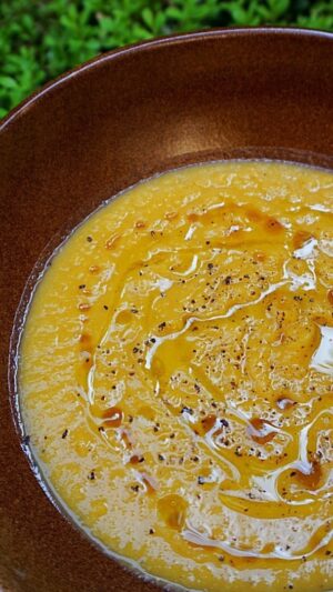 Lawrence Duran Instagram - 🍂Butternut squash soup🍂 

Butternut squash 
1/2 cup vidalia onion
3-4 garlic cloves
2 tsp maple syrup 
1/2 tsp nutmeg 
1/2 tsp cinnamon 
2 Tbsp butter
2-3 cups chicken broth
S&P to taste 

Have fun with this recipe and definitely make it your own… normally I’d use pumpkin spice blend (@spiceology) and heavy cream instead of broth but I was trying to keep this on the lighter side today. Have fun with this one and send me pics or a video of how you made this recipe your own. Enjoy!! 

#funwithfood #happycooking #fallvibes #recipetesting #butternutsquashsoup #privatechef #wahlbergchef #family #blessed
