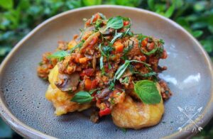 Lawrence Duran Instagram - 🌱 Fried cauliflower/ Mushroom bolognese 🌱 

(Bolognese- Mushrooms, riced cauliflower, onion, celery, carrots, tomato, garlic, basil & my spicy Italian seasoning from @spiceology )
#ImBack #PlantBased #FunWithFood #Spiceology #ChefLife #PrivateChef #WahlbergChef #Blessed