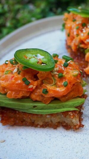 Lawrence Duran Instagram - Spicy salmon/ Crispy rice 

~Spicy Salmon~
8oz salmon
1 Tbsp kewpie mayo
1/2 Tbsp sriracha 
1 tsp chili garlic sauce
1 tsp sesame oil 
1/2 Tbsp soy sauce
1/2 Tbsp ponzu 
1 green onion (minced)

Dice salmon and mix all ingredients in a bowl

~Crispy Rice~
2 C sushi rice (rinsed until water runs clear)
3 C water
1 tsp salt 
1/4 cup rice vinegar 
2 Tbsp granulated sugar 
1 tsp sesame oil 

Rinse, strain and cook rice
Place rice into a mixing bowl while still hot 
Add salt, vinegar, sugar and oil into a microwave safe bowl and heat for 30 seconds or until the sugar and salt dissolves 
Drizzle liquid over hot rice and gently fold the rice
Spread on a sheet pan and place in refrigerator to cook for 30 minutes to an hour 
Cut rice into whatever shape you’d like and pan fry or deep fry until golden brown 

~Dipping sauce~
2 Tbsp rice vinegar 
1 Tbsp soy sauce 
1 Tbsp ponzu 
1 tsp mirin
1 tsp garlic chili sauce 
1 tsp sesame oil
1 green onion 

 Mix all ingredients in a bowl and set aside 

Top your crispy rice with avocado and spicy salmon mixture 
Garnish with sesame seeds, chives and a thinly sliced jalapeño 
Dip into sauce and enjoy!!

#spicysalmon #crispyrice #funwithfood #sushi #comfort #privatechef #wahlbergchef #family #blessed