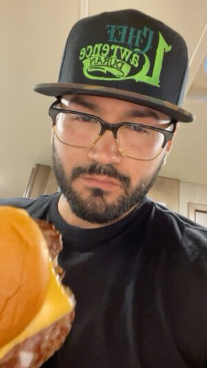 Lawrence Duran Instagram - Smash Burger 🍔 🤤🤣

Wrap day on set means I get to have fun in the kitchen 🎶
(When the boss is away, the Chef will play)
Hope he doesn’t see this 😅

@wahlburgers Kobe blend 
@kingshawaiian Buns
@kraft_brand cheese
Pickles
Minced onion
Thousand island 

#Simple #Fun #Delicious #SmashBurger #PrivateChef #WahlbergChef #Family #Blessed
(Hat & Spice giveaway coming soon)