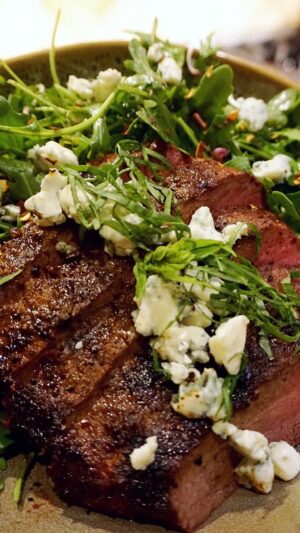 Lawrence Duran Instagram - One of my favorite go-to salads

@snakeriverfarms Flat iron topped with blue cheese & basil on a bed of baby arugula & radish sprouts tossed in a simple balsamic vinaigrette 

#simple #delicious #comfort #steaksalad #funwothfood #privatechef #wahlbergchef #family #blessed