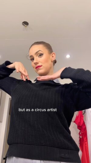 Lea Toran Jenner Instagram - What a night at the Moulin Rouge in Paris looks like 🥰 #moulinrougeparis #circusartist