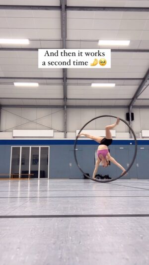 Lea Toran Jenner Instagram - Handwaltz… for anyone learning Cyr Wheel this is the ultimate big boss leading to a complete new level of skills… the idea is to be able to do as many as possible in a row… but 2 is already a great start 🙃 (honestly I never thought I would be able to do this one day 😎) thank you @djtuxeedo ! Next time I see you I wanna be able to do at least 3 😃
#cyrwheel #handwaltz