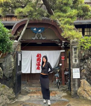 Lea Vlamos Instagram - yes and no, except not no, so to sum it up yea #japan