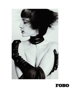 Lea Vlamos Instagram - if i had a CD cover in the 90s 🦇 what would be the name of my album tho