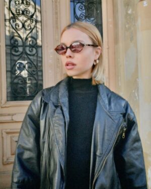 Lea Zoë Voss Instagram - Perfectly seeing the autumn colors with my new Miu Miu from @sunglasshut 
@miumiu 
 #MiuMiuEyewear #SunglasshutStyle