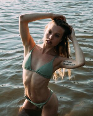 Lea Zoë Voss Instagram - 🤍🖤