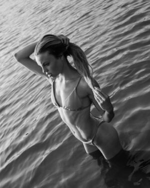 Lea Zoë Voss Instagram - 🤍🖤