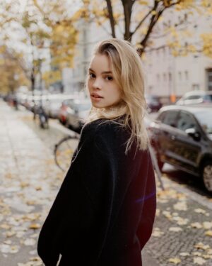 Lea Zoë Voss Instagram - 