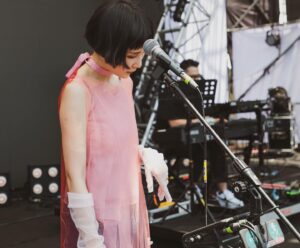 Leaf Yeh Instagram - #大港開唱

身邊有夥伴就有滿滿安全感，謝謝我的team💛💖
Love you all 
也謝謝促成並圓滿這場演出的所有工作人員✨

Credit 
-
KB / Synth /Programer @tzu.long 
Drummer / Percussion @jamesshen2211 
Didgeridoo @scorpionju 
Photographer @rshanphoto