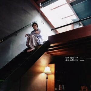 Leaf Yeh Instagram - ‘’不安都會平息 夜晚總會過去 
太陽點亮勇氣 陪著你 陪著你‘

去了一趟我的心靈僻靜所 @mudan_montain_river 
特別的格局，溫柔的氣息，每次前往總能得到很好的休息。

如果擁有這樣的房間，週末也不想出門了對吧

🎵 《自己的房間》 詞曲/編曲 葉穎 LeafYeh