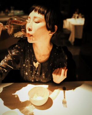 Leaf Yeh Instagram - 我今天生日！最近吃了好多好吃的、收到很多祝福跟來自各方禮物，爸媽還買了蛋糕，各種美妙，圓圓滿滿！

新的一年願望關鍵字就是：幸福感。
盡量過簡單，減法生活，留在身邊的人事物都有品質
做真正想做的事，不瞎忙 
穿越幻象，看清每件事物的本質
健健康康，內心平安
旅行參訪地球
更多的給予跟分享，用音樂服務世界
以上完成，幸福感不請自來了芭，耶～

-
《遷徙》專輯預購再版記得不要錯過時間，因為謝謝大家等待，現階段有早鳥的優惠，之後現貨就會恢復原價了！

心愛的作品，希望好好的去到你們身邊。
週末衝一波呦🥰 #生日願望

#填單上限動