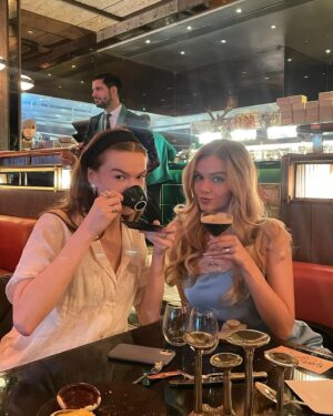 Leah McNamara Instagram - Another year around the sun spent with the best in the world🥂🥹 Love you all endlessly ✨ Feelin’ blessed and excited for the next chapter 🤍♈️🎂🎈