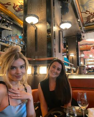 Leah McNamara Instagram - Another year around the sun spent with the best in the world🥂🥹 Love you all endlessly ✨ Feelin’ blessed and excited for the next chapter 🤍♈️🎂🎈