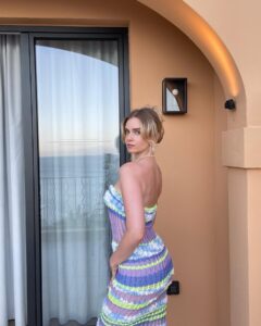 Actress Leah McNamara HD Instagram Photos and Wallpapers December 2022