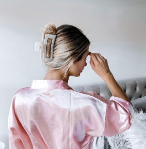 Léanne Lévesque Instagram - 🎀CONCOURS TERMINÉ 🎀 GAGNANTE @kellyparentz 💕
J’ai récemment découvert les pinces à cheveux super confortable et durable de @pixiewoo_ et j’ai donc eu envie de vous organiser un beau petit concours pour vous les faire découvrir également!🤩

Vous courez la chance de gagner carte-cadeaux de 200$ chez @pixiewoo_ ainsi que 100$ de carte pré-payé pour une valeur totale de 300$ 

RÈGLEMENTS DU CONCOURS :
✔️Suit la page de @pixiewoo_ 
et de @theflamest 
✔️Like cette publication 
✔️Identifiez en commentaire un ami (  de chance de gagner avec un repost du concours avec mention en story)
✔️Le gagnant sera dévoilé le 27 février 18h, bonne chance à tous xxx