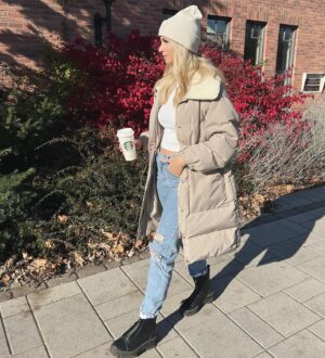 Léanne Lévesque Instagram - Walk straight ahead with a golden state of mind ✨