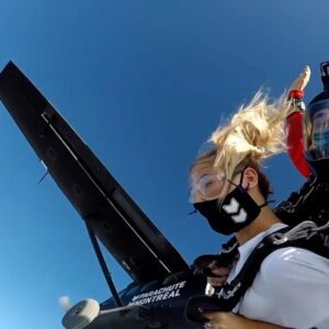 Léanne Lévesque Instagram - 🪂 CONCOURS TERMINÉ 🪂 La grande gagnante qui se mérite un saut en parachute pour 2 personnes en collaboration avec @parachutemontreal est @karellelapointe 🎉