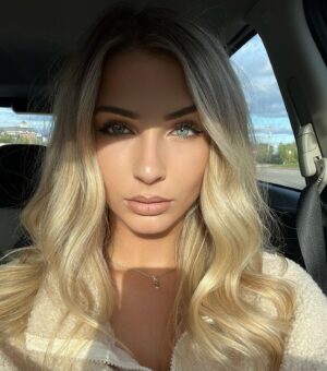 Léanne Lévesque Instagram - Golden hour just hits different 🤌🏻